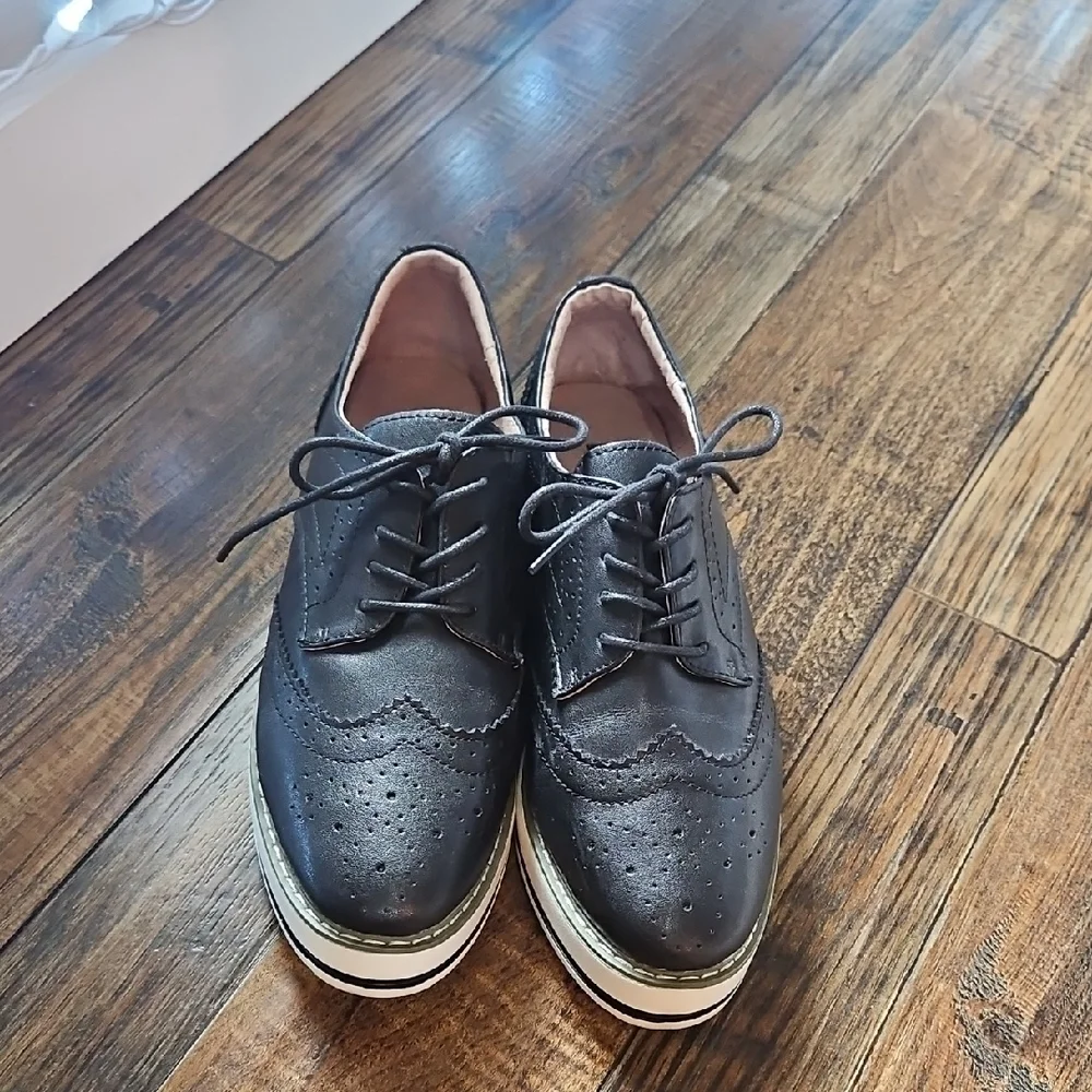 Dadawen‎ Women's Black Platform Oxfords....